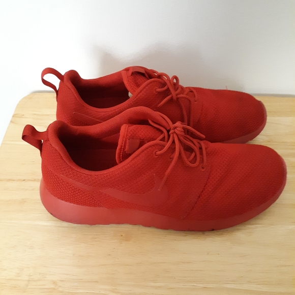 nike roshe varsity red